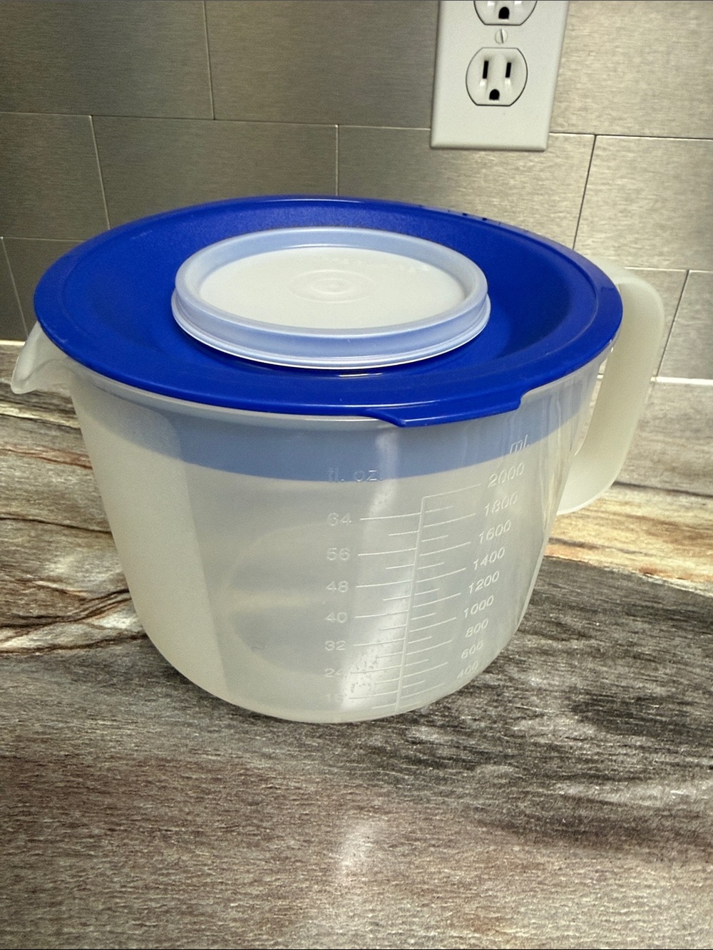 Tupperware Measure Mix n Pour